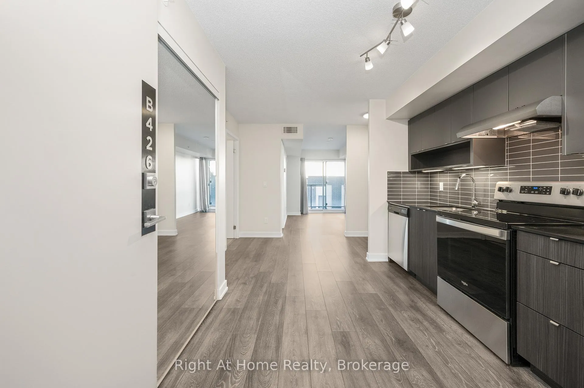 Photo 11 of Unit B426, 1119 Cooke Boulevard, Burlington, LaSalle — HOMEH