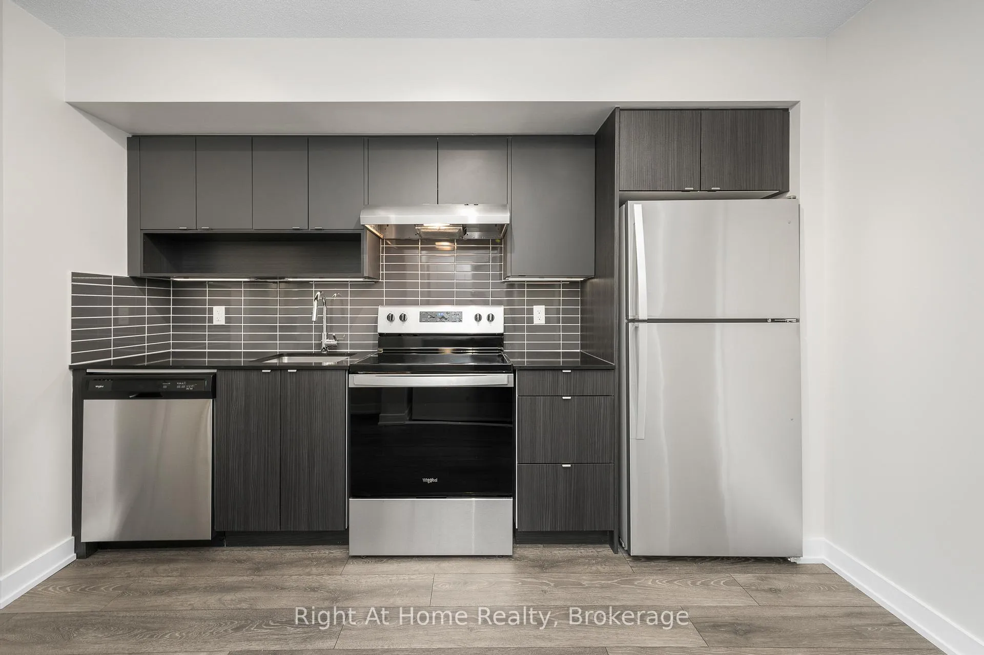 Photo 13 of Unit B426, 1119 Cooke Boulevard, Burlington, LaSalle — HOMEH