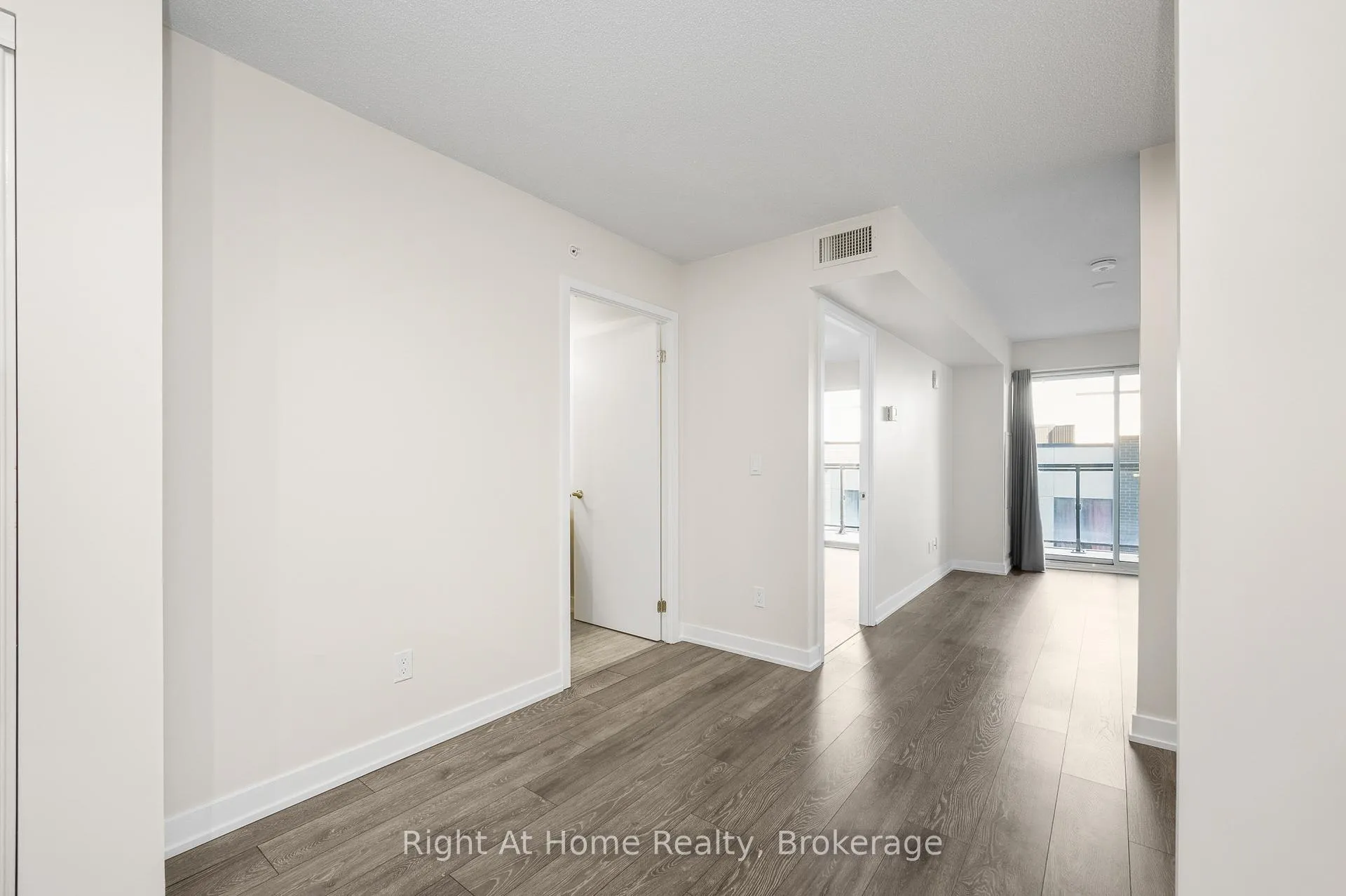 Photo 17 of Unit B426, 1119 Cooke Boulevard, Burlington, LaSalle — HOMEH