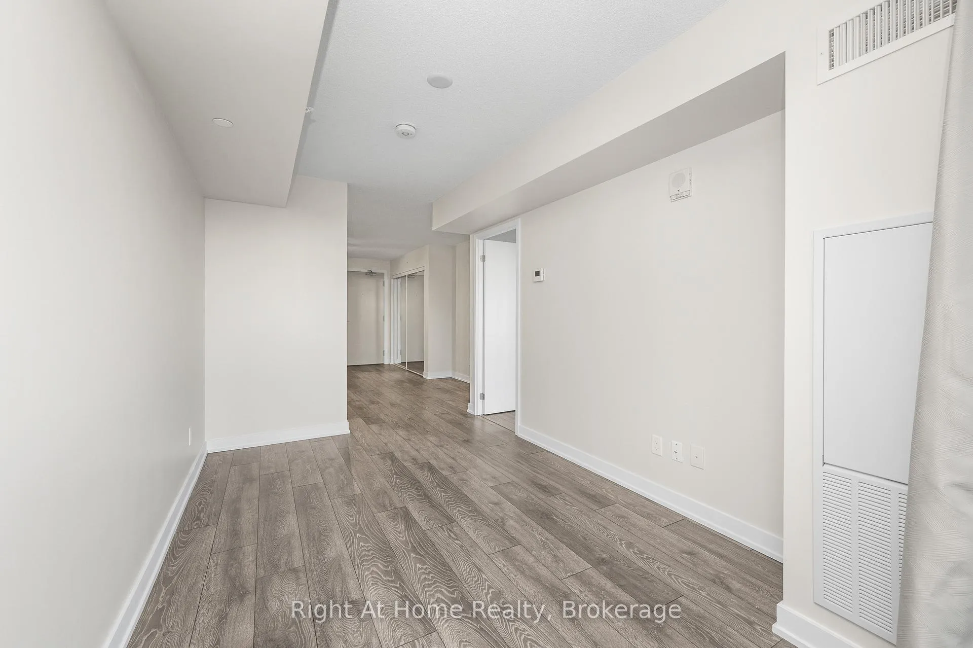 Photo 18 of Unit B426, 1119 Cooke Boulevard, Burlington, LaSalle — HOMEH