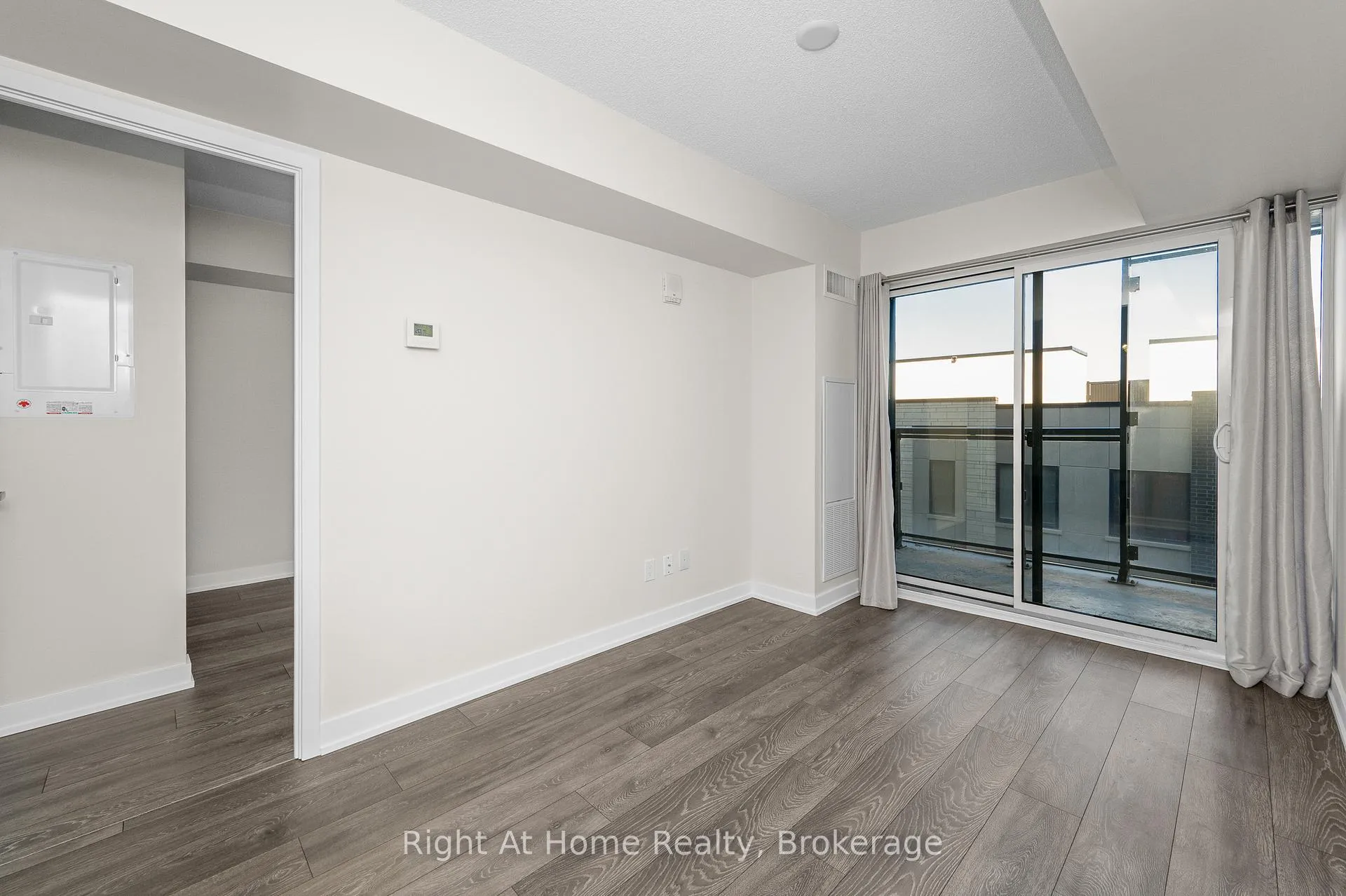 Photo 19 of Unit B426, 1119 Cooke Boulevard, Burlington, LaSalle — HOMEH