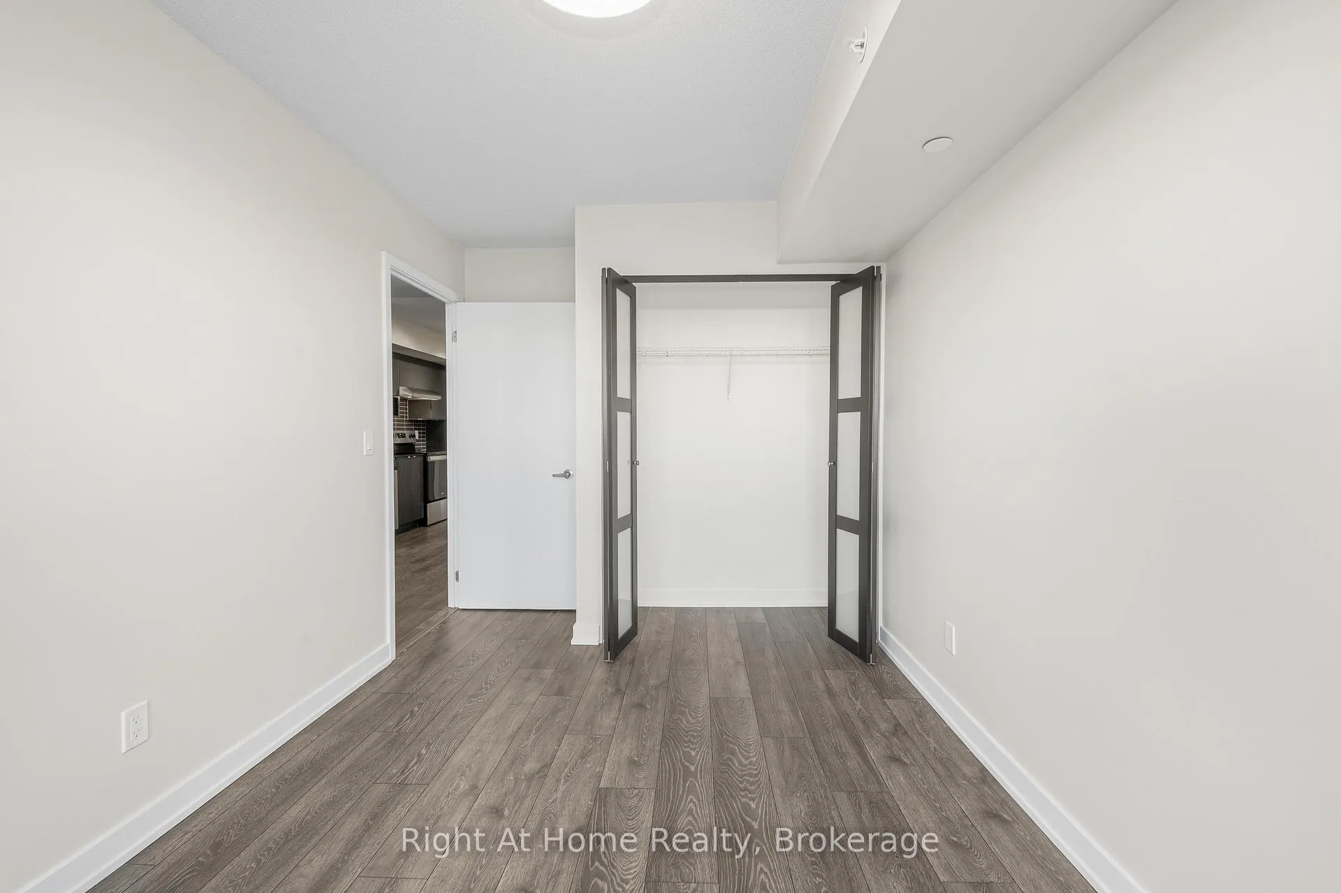 Photo 25 of Unit B426, 1119 Cooke Boulevard, Burlington, LaSalle — HOMEH