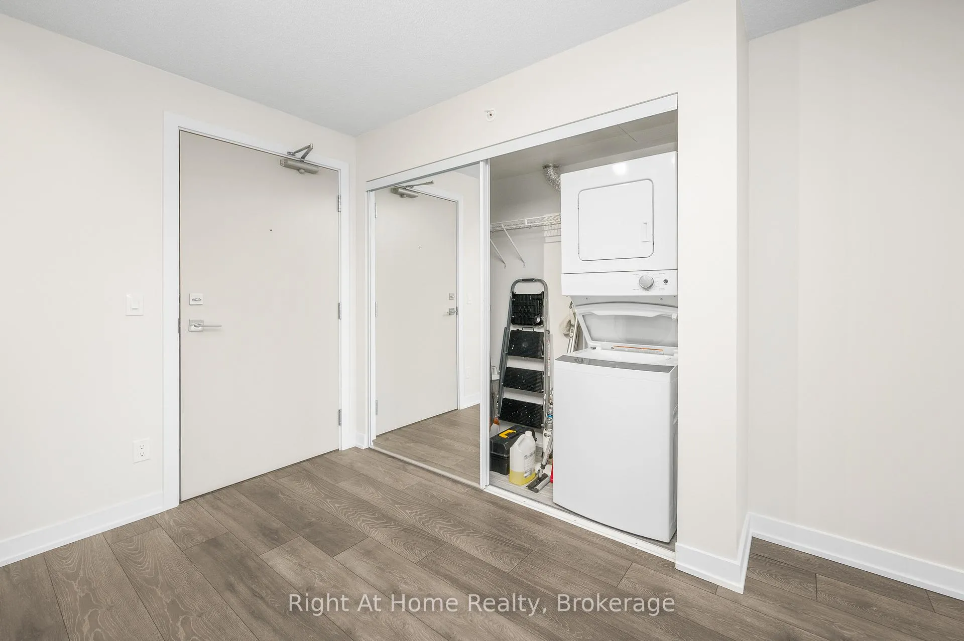Photo 28 of Unit B426, 1119 Cooke Boulevard, Burlington, LaSalle — HOMEH