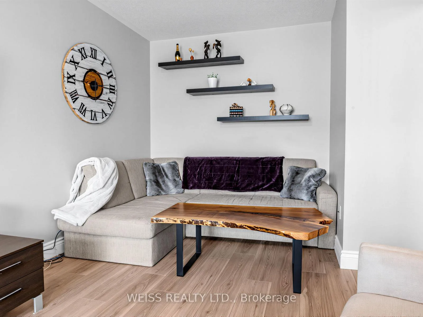 Photo 6 of 12 Sunset Place, Barrie, Holly — HOMEH
