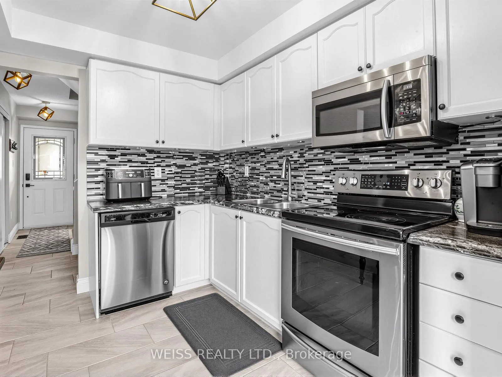 Photo 13 of 12 Sunset Place, Barrie, Holly — HOMEH