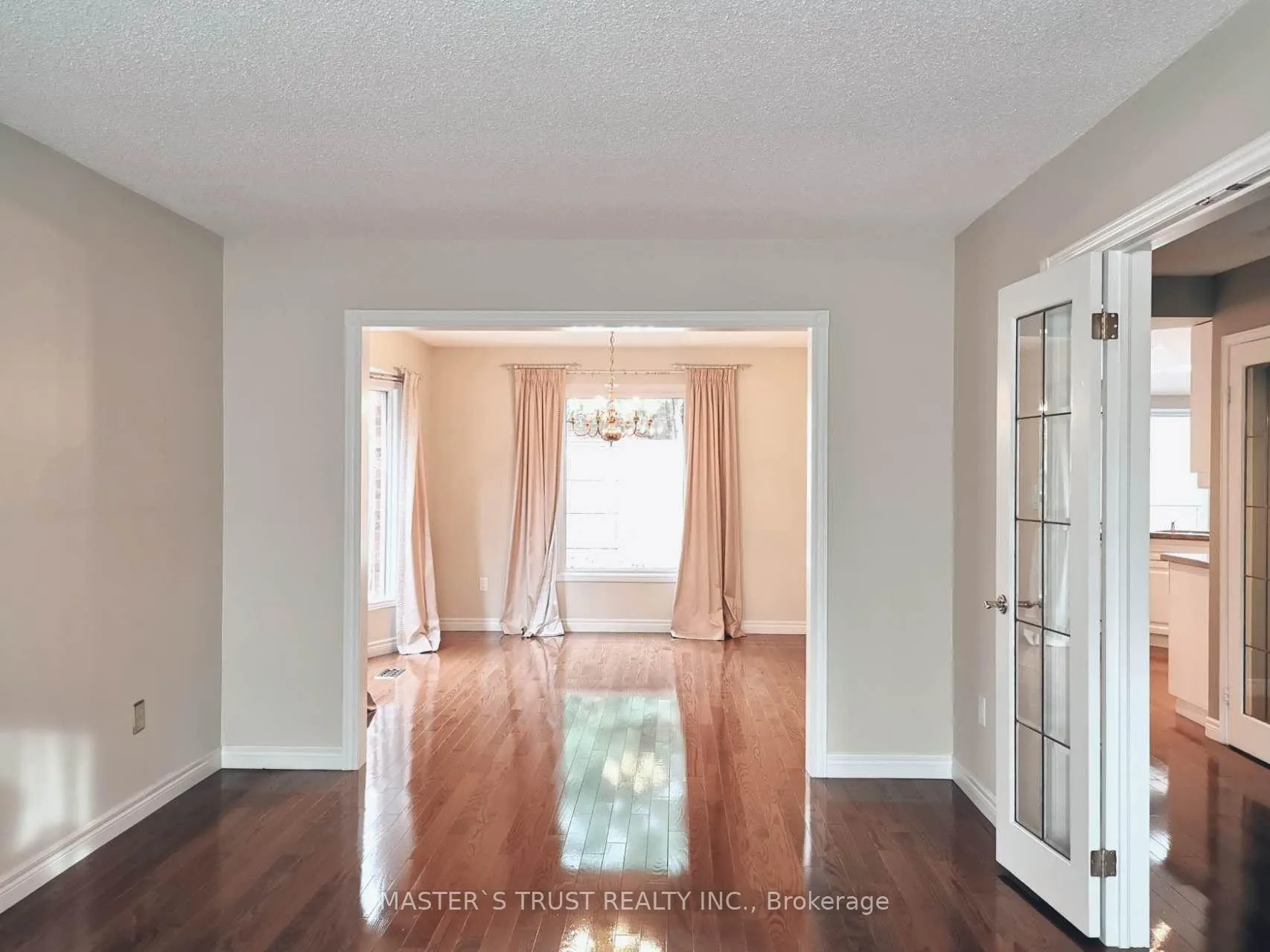 Photo 5 of 68 Lehman Crescent, Markham, Markham Village — HOMEH