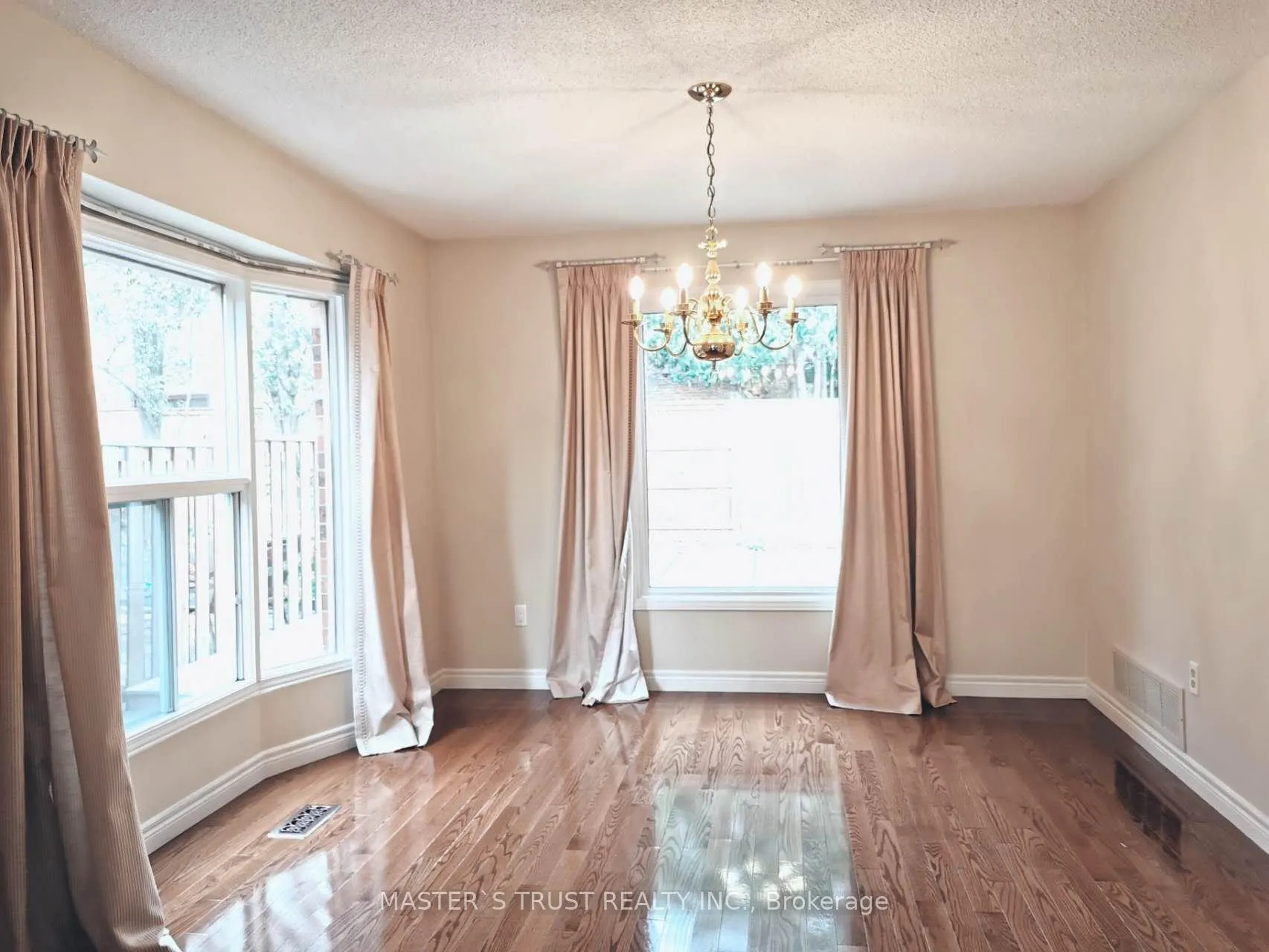Photo 6 of 68 Lehman Crescent, Markham, Markham Village — HOMEH