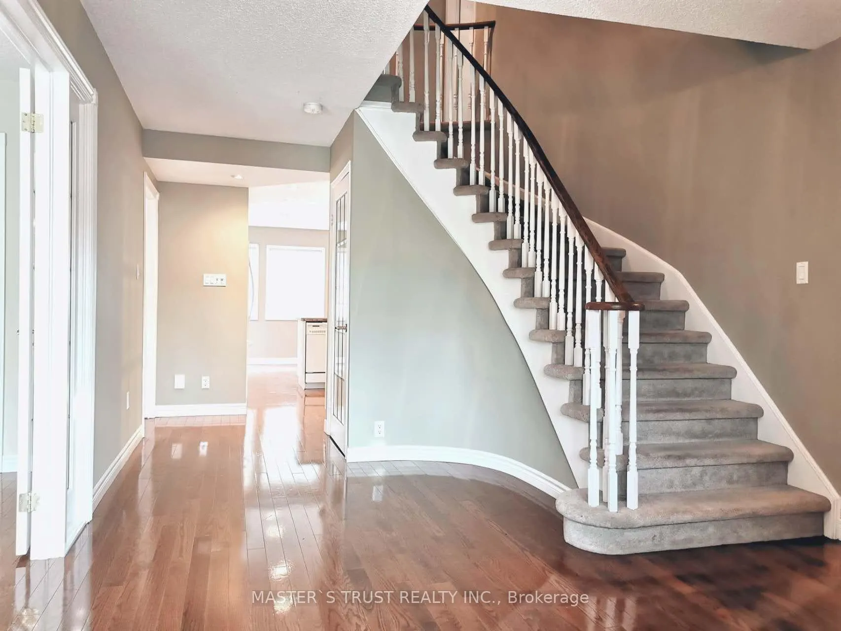 Photo 7 of 68 Lehman Crescent, Markham, Markham Village — HOMEH