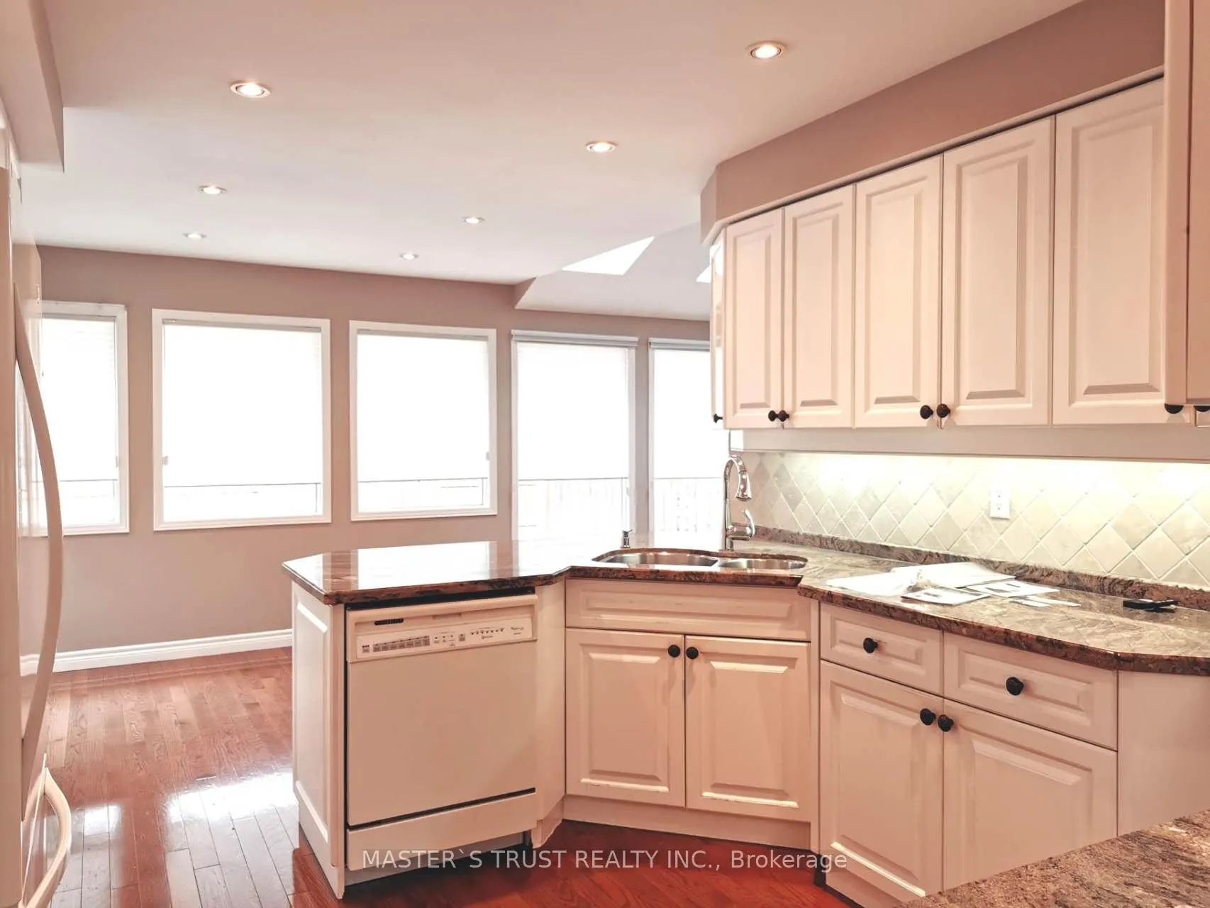Photo 8 of 68 Lehman Crescent, Markham, Markham Village — HOMEH