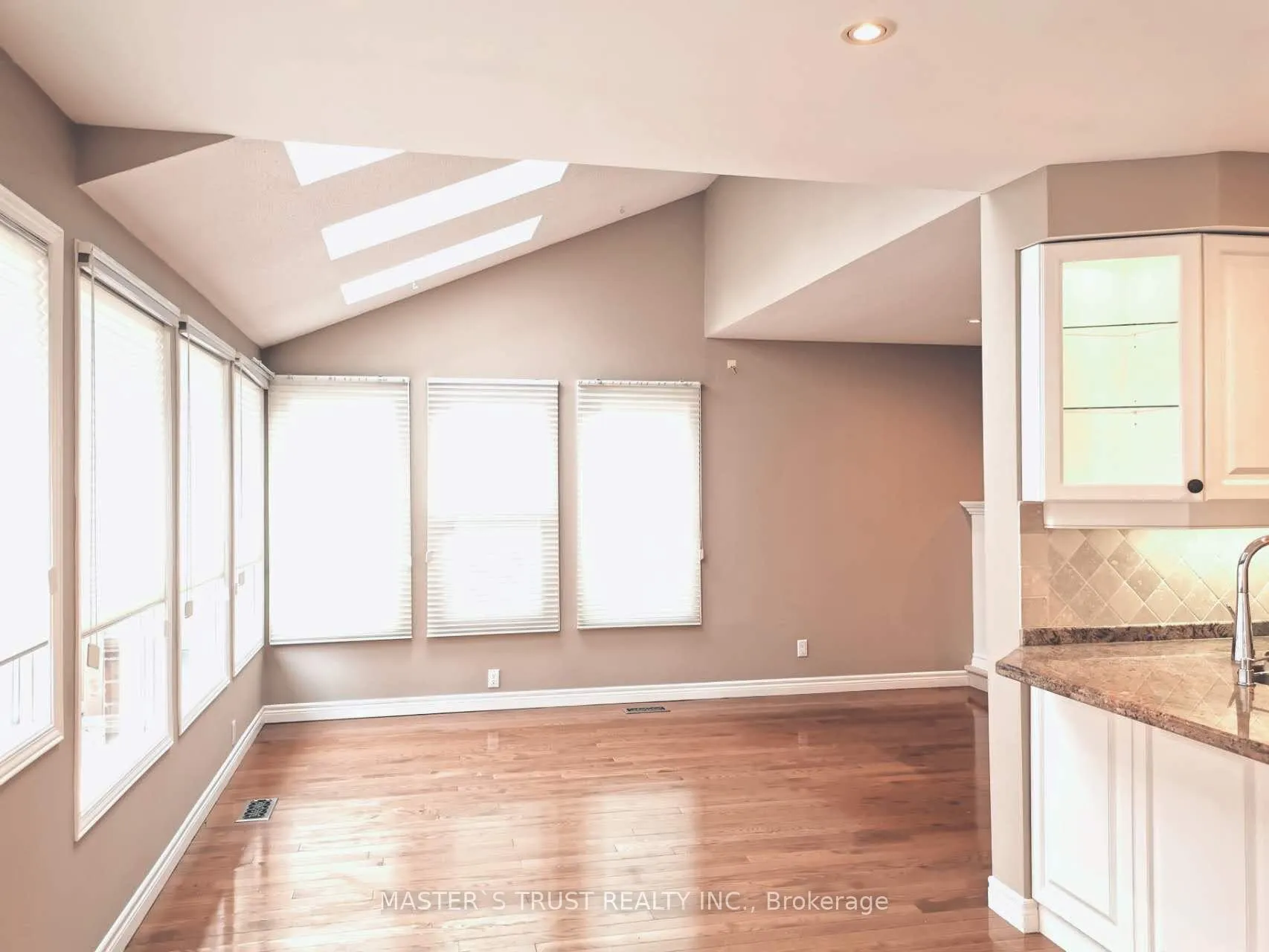 Photo 11 of 68 Lehman Crescent, Markham, Markham Village — HOMEH