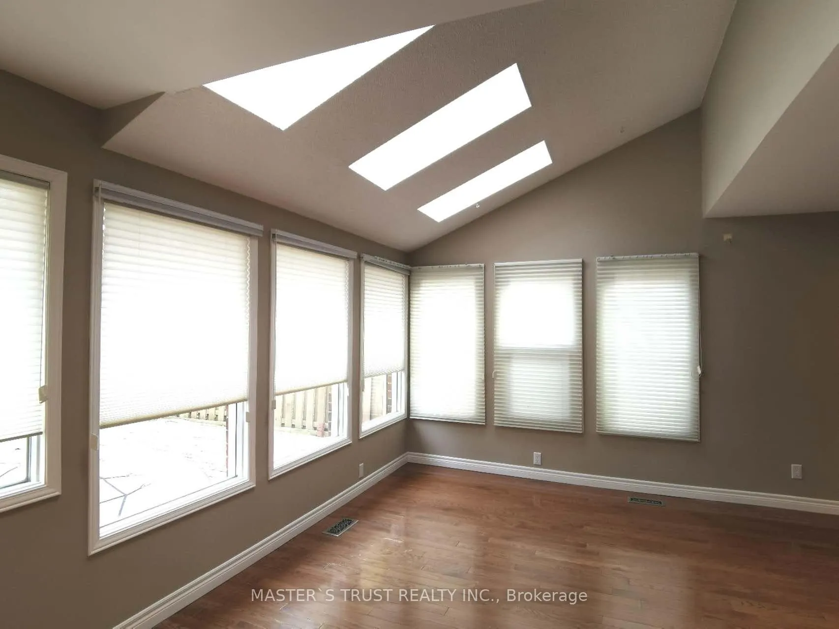 Photo 12 of 68 Lehman Crescent, Markham, Markham Village — HOMEH