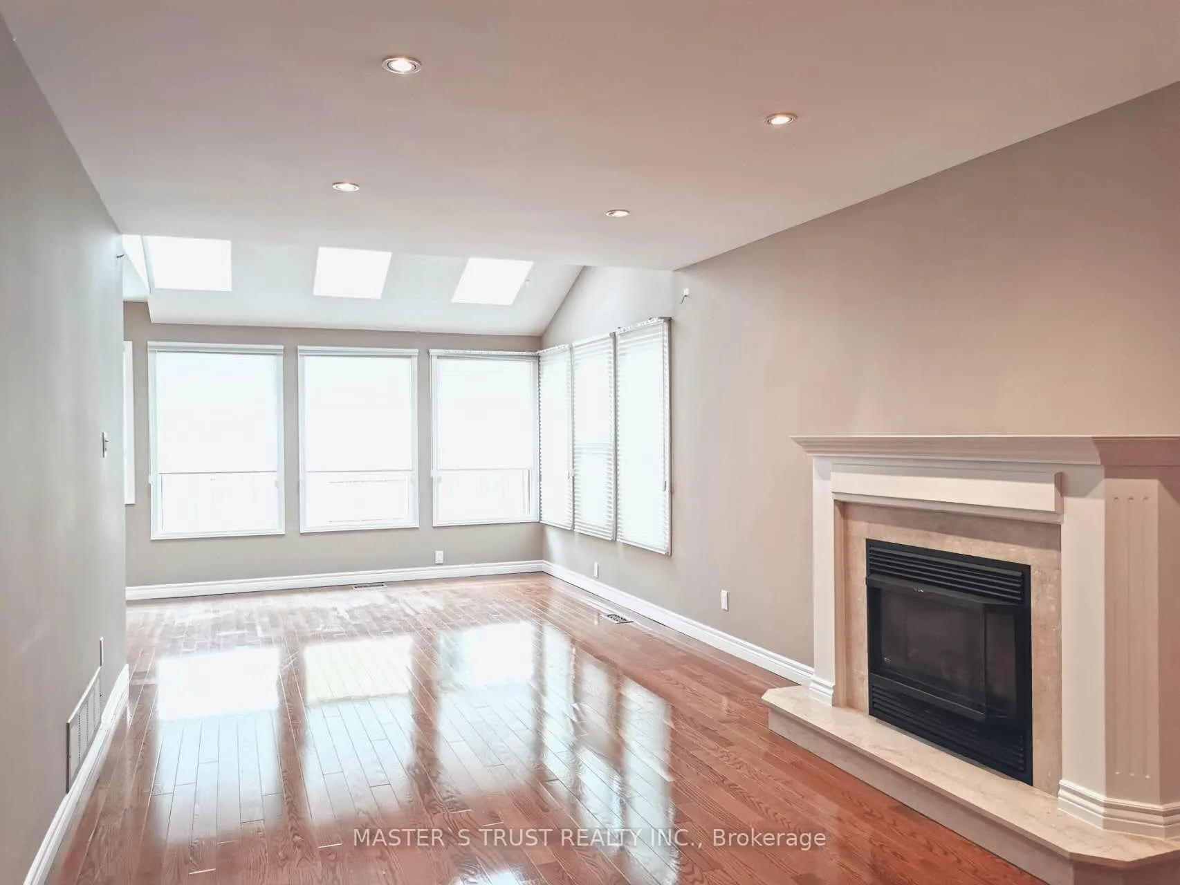 Photo 13 of 68 Lehman Crescent, Markham, Markham Village — HOMEH