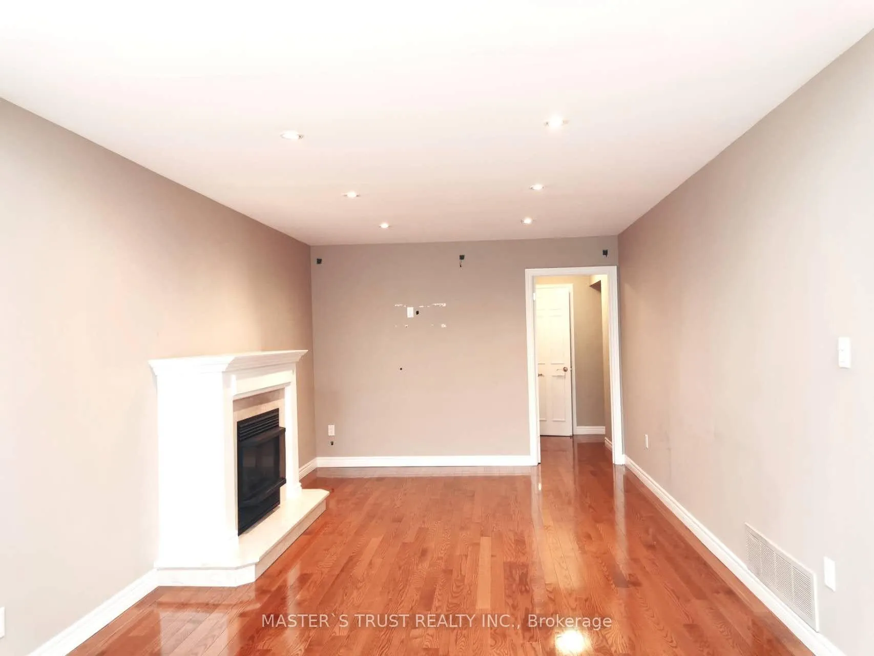 Photo 15 of 68 Lehman Crescent, Markham, Markham Village — HOMEH