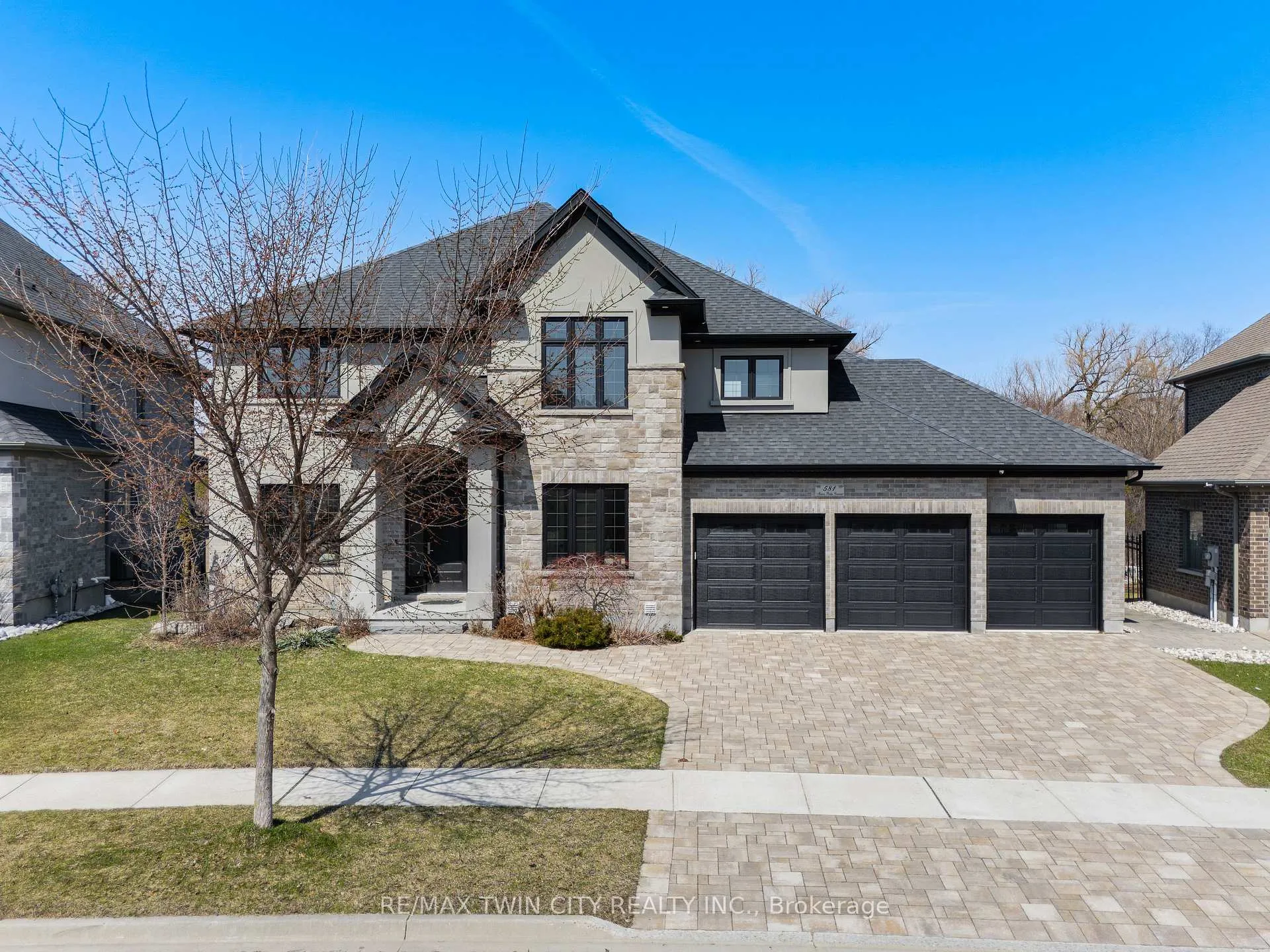 Photo 2 of 581 Manor Ridge Crescent, Waterloo — HOMEH