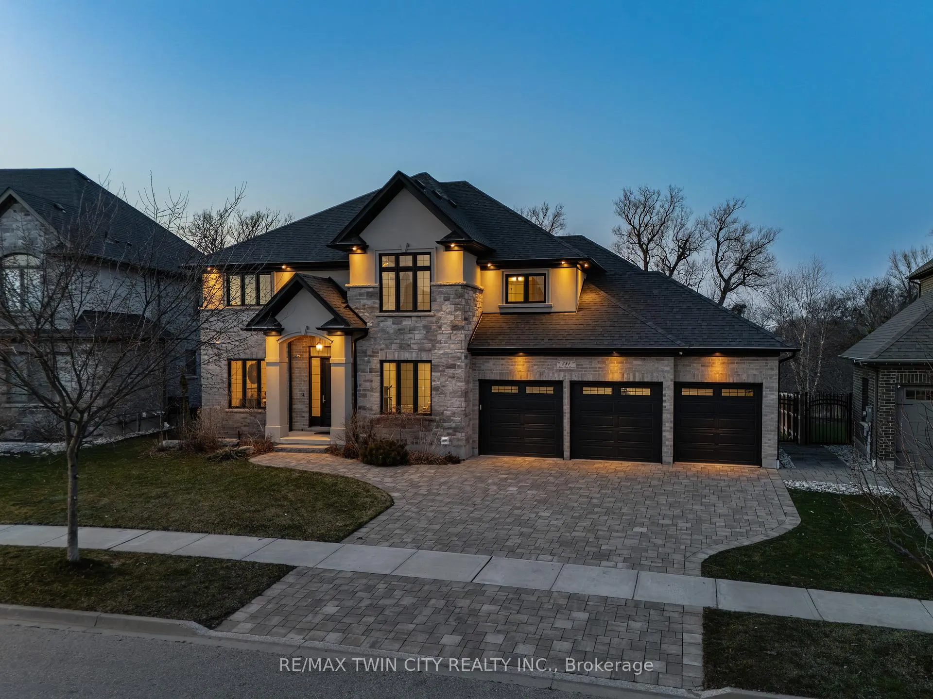 Photo 3 of 581 Manor Ridge Crescent, Waterloo — HOMEH
