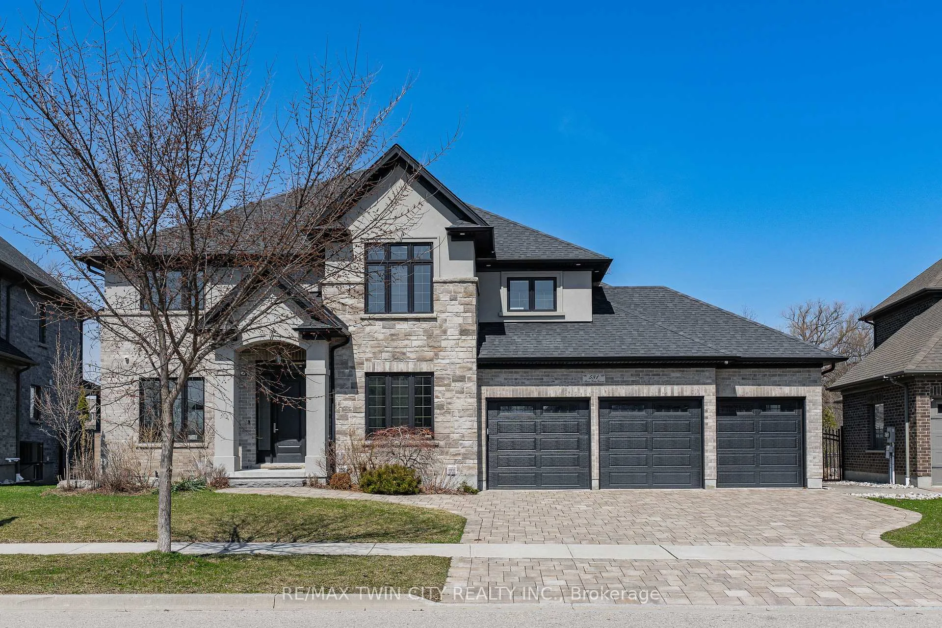 Photo 6 of 581 Manor Ridge Crescent, Waterloo — HOMEH