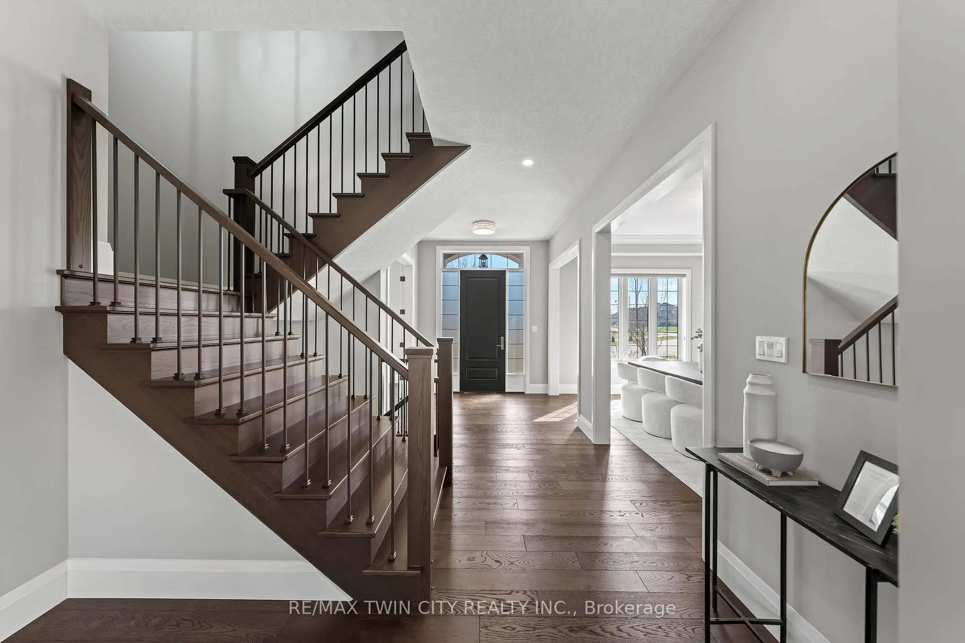 Photo 8 of 581 Manor Ridge Crescent, Waterloo — HOMEH