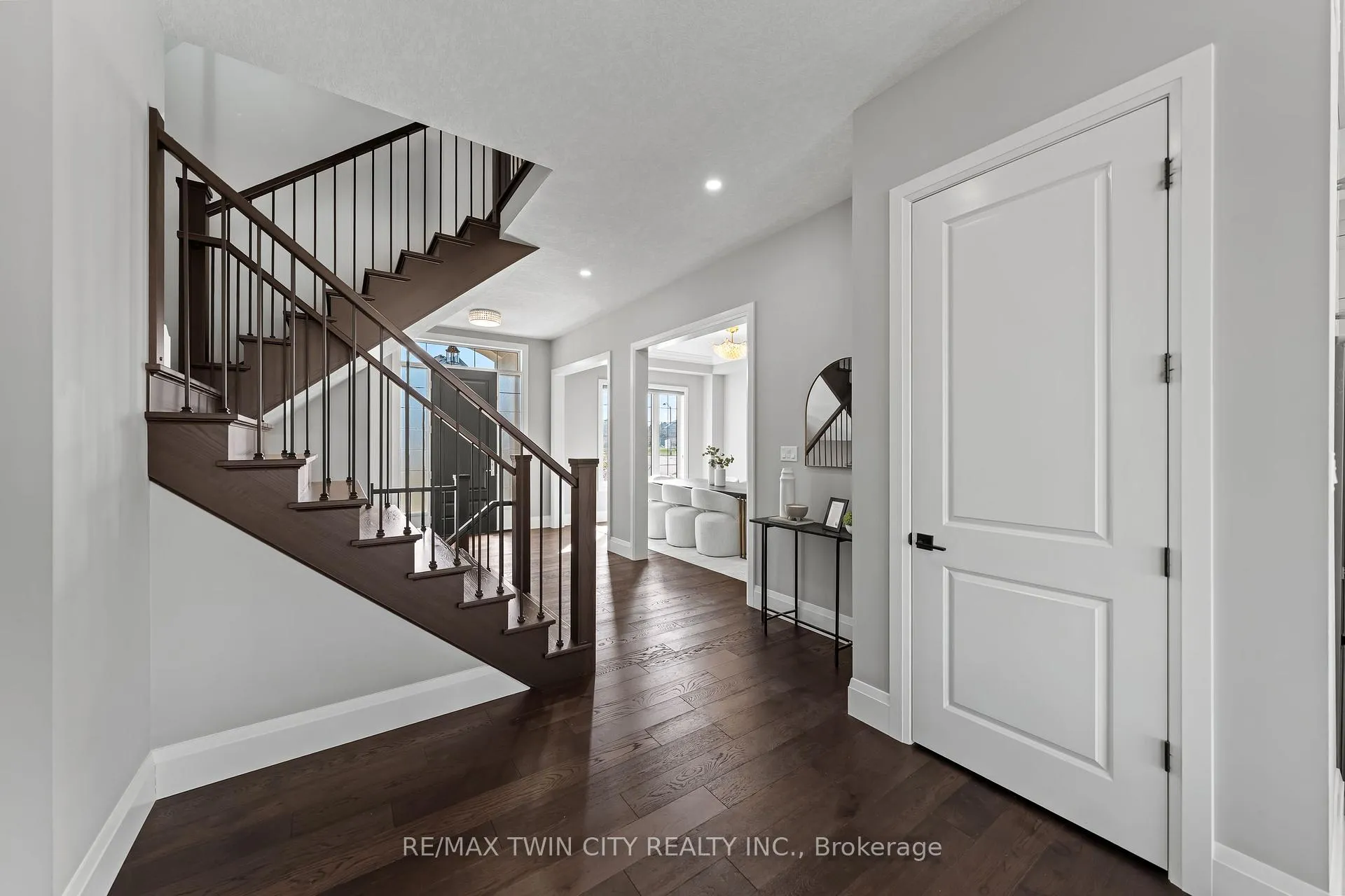 Photo 9 of 581 Manor Ridge Crescent, Waterloo — HOMEH