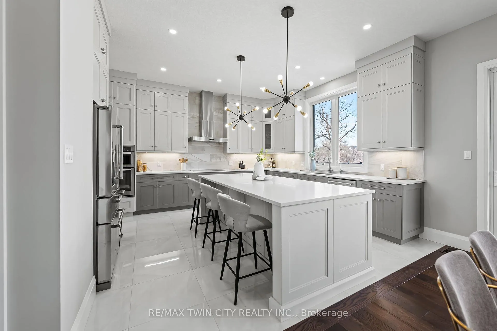 Photo 16 of 581 Manor Ridge Crescent, Waterloo — HOMEH