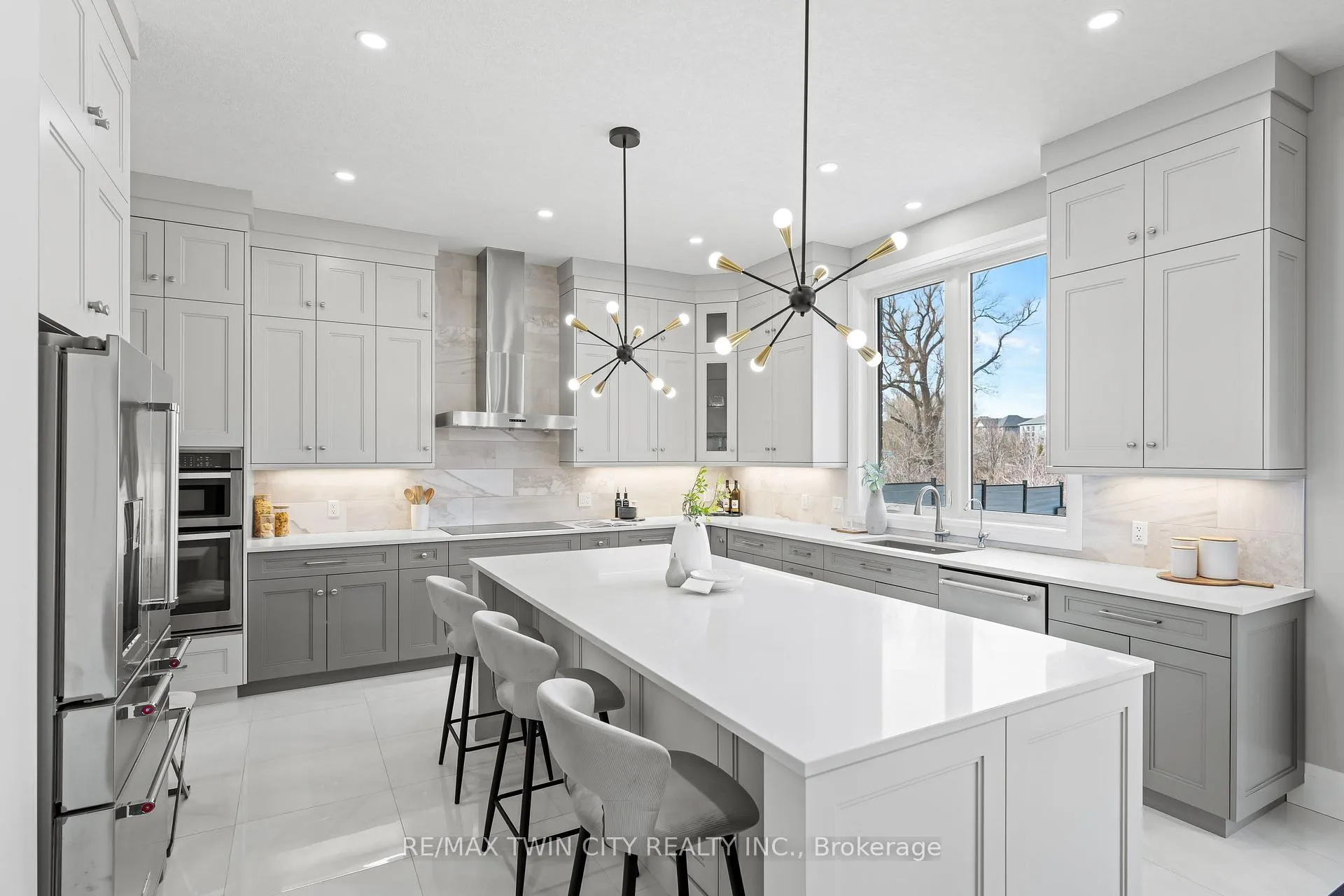 Photo 18 of 581 Manor Ridge Crescent, Waterloo — HOMEH
