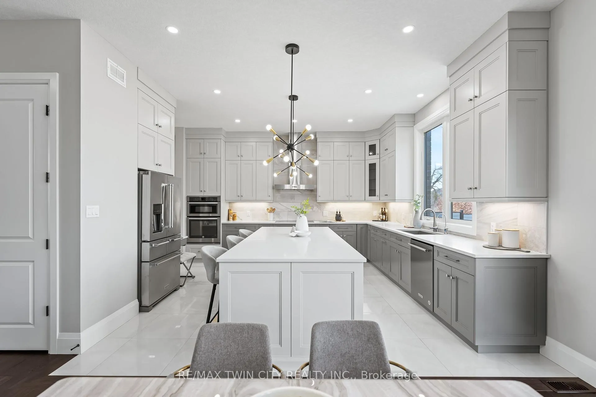 Photo 19 of 581 Manor Ridge Crescent, Waterloo — HOMEH