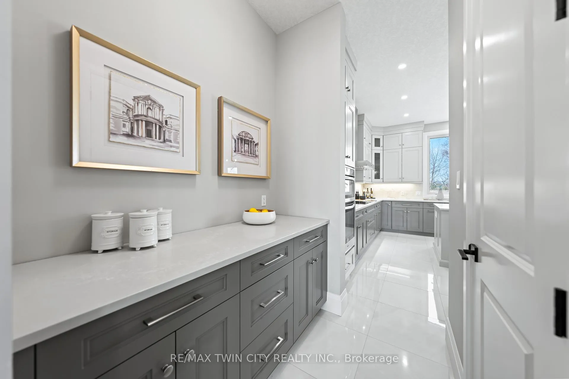 Photo 24 of 581 Manor Ridge Crescent, Waterloo — HOMEH