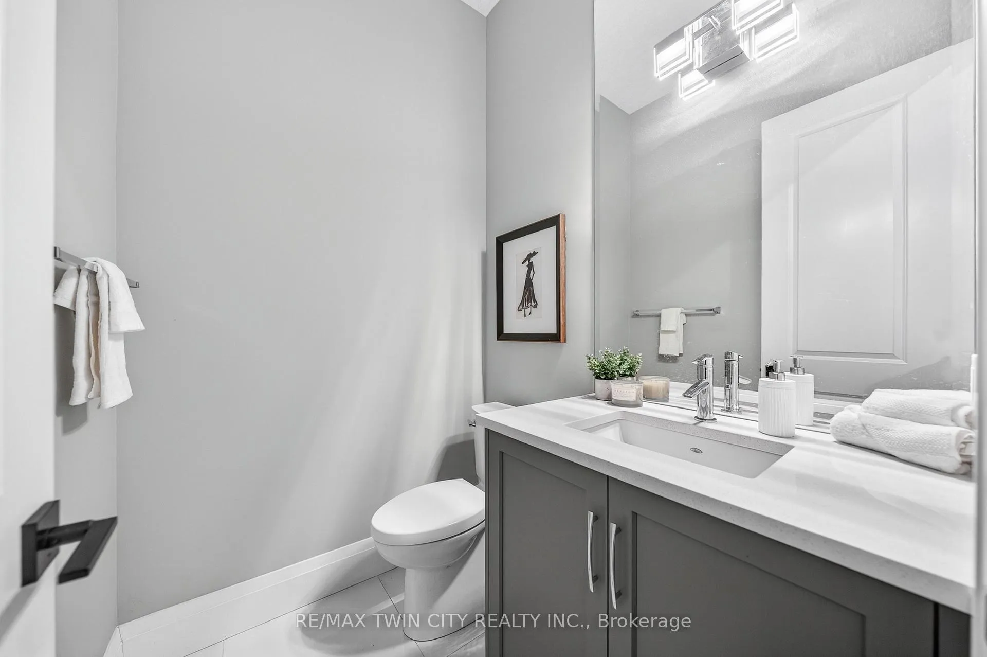 Photo 33 of 581 Manor Ridge Crescent, Waterloo — HOMEH