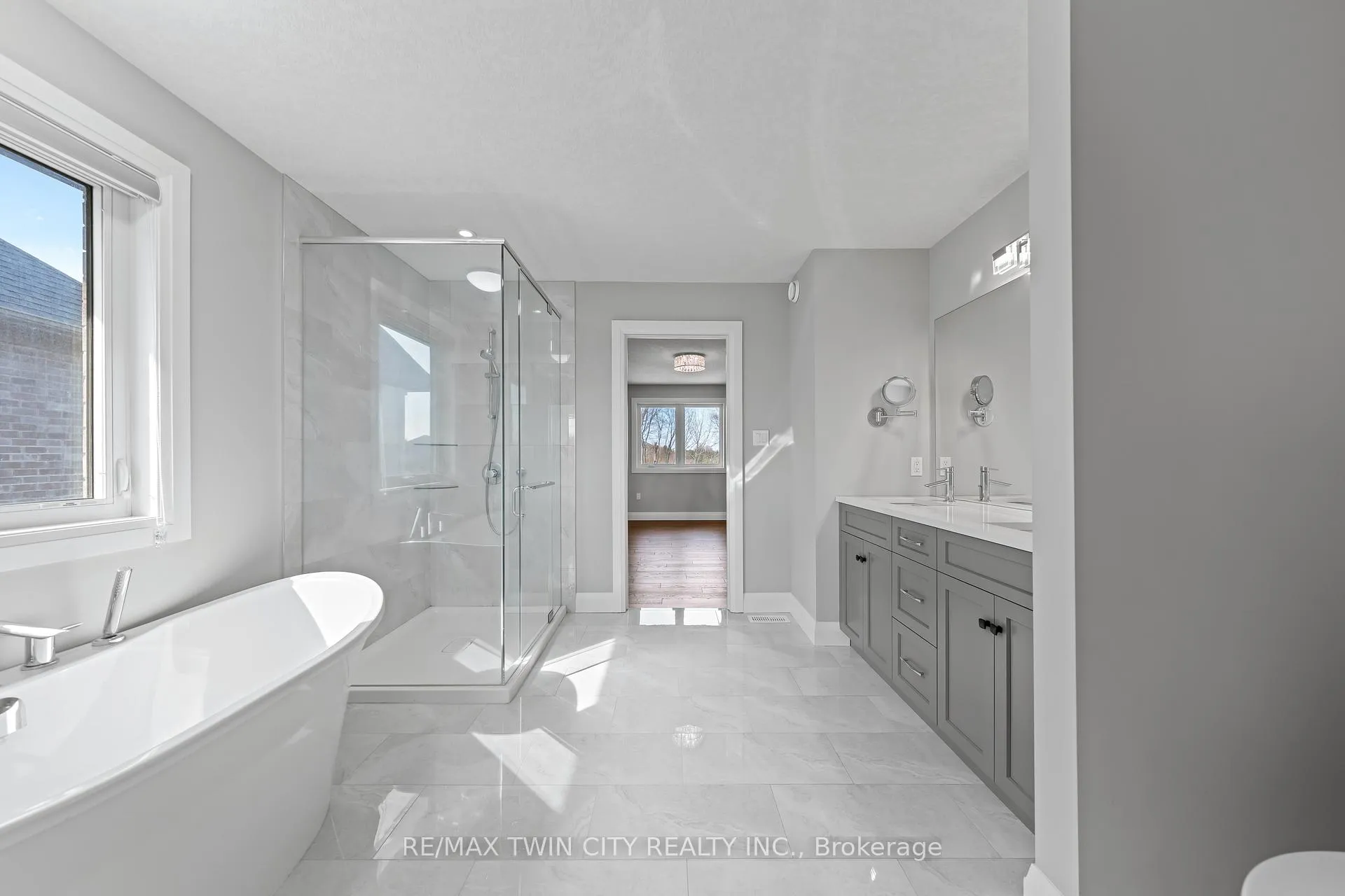 Photo 40 of 581 Manor Ridge Crescent, Waterloo — HOMEH