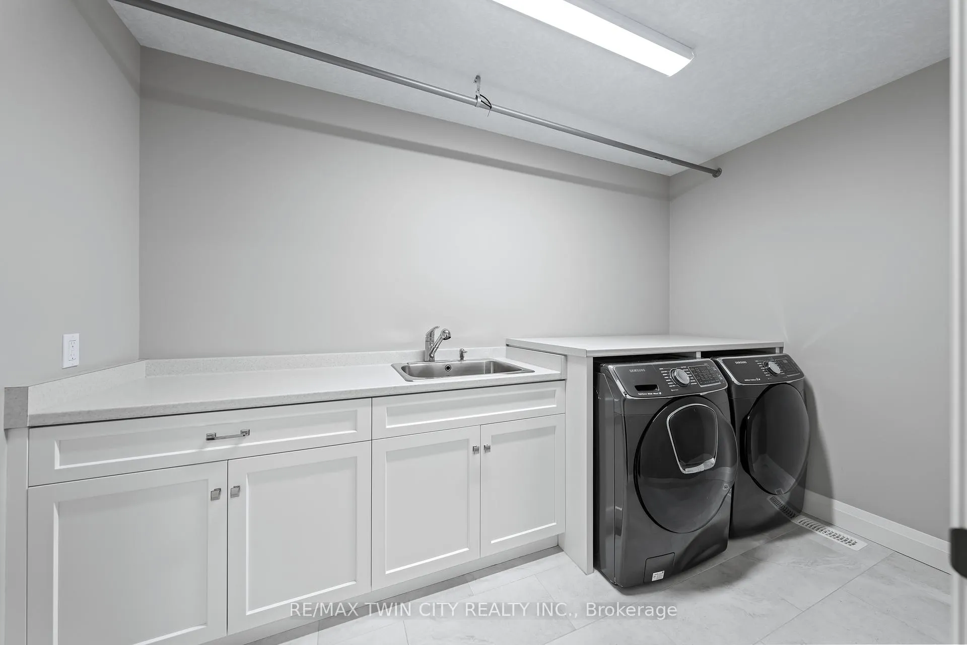 Photo 44 of 581 Manor Ridge Crescent, Waterloo — HOMEH