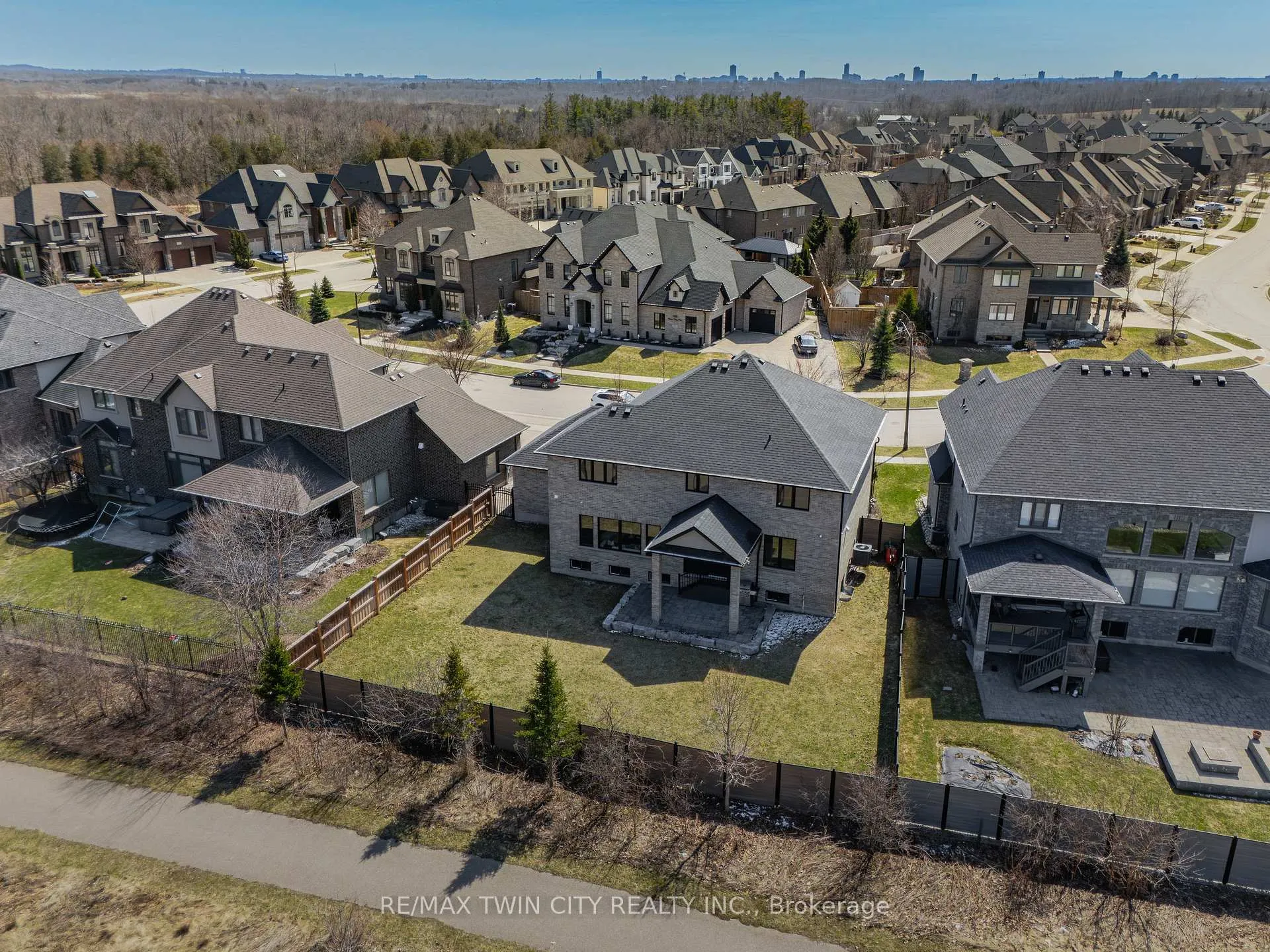 Photo 49 of 581 Manor Ridge Crescent, Waterloo — HOMEH