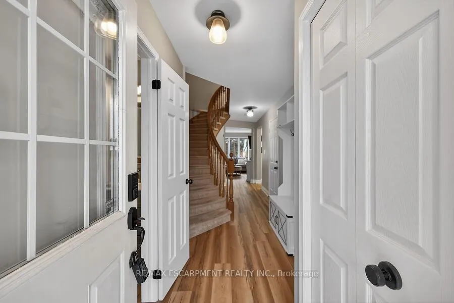 Photo 4 of 53 Pinewoods Drive, Hamilton, Stoney Creek Mountain — HOMEH