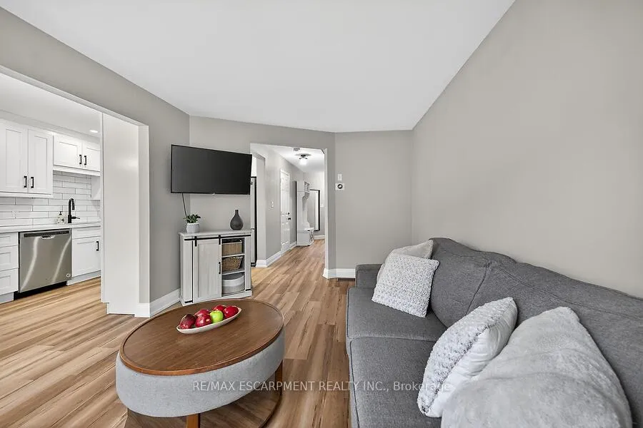 Photo 10 of 53 Pinewoods Drive, Hamilton, Stoney Creek Mountain — HOMEH