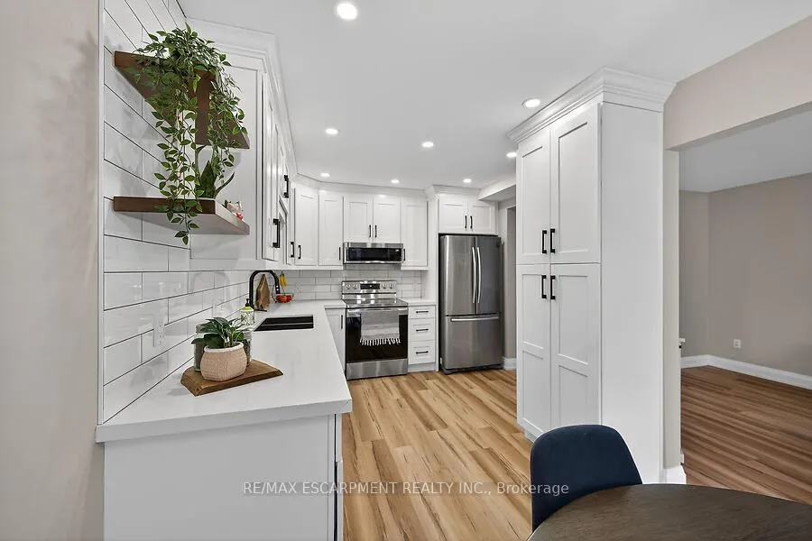Photo 14 of 53 Pinewoods Drive, Hamilton, Stoney Creek Mountain — HOMEH