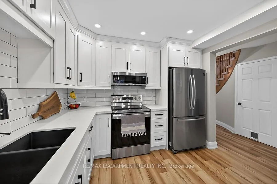 Photo 16 of 53 Pinewoods Drive, Hamilton, Stoney Creek Mountain — HOMEH