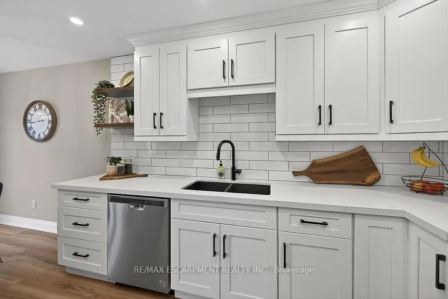 Photo 17 of 53 Pinewoods Drive, Hamilton, Stoney Creek Mountain — HOMEH