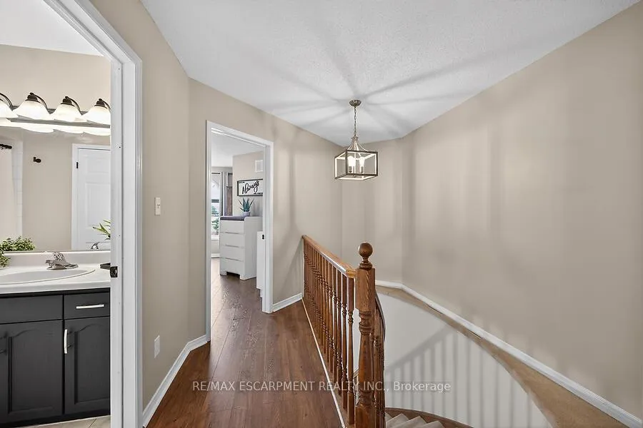 Photo 20 of 53 Pinewoods Drive, Hamilton, Stoney Creek Mountain — HOMEH