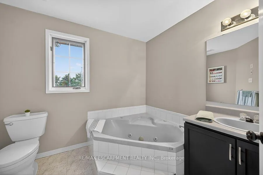 Photo 25 of 53 Pinewoods Drive, Hamilton, Stoney Creek Mountain — HOMEH