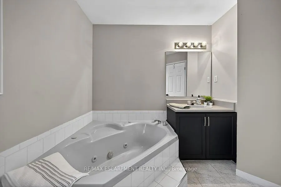 Photo 26 of 53 Pinewoods Drive, Hamilton, Stoney Creek Mountain — HOMEH