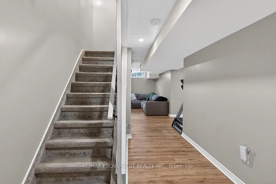 Photo 32 of 53 Pinewoods Drive, Hamilton, Stoney Creek Mountain — HOMEH
