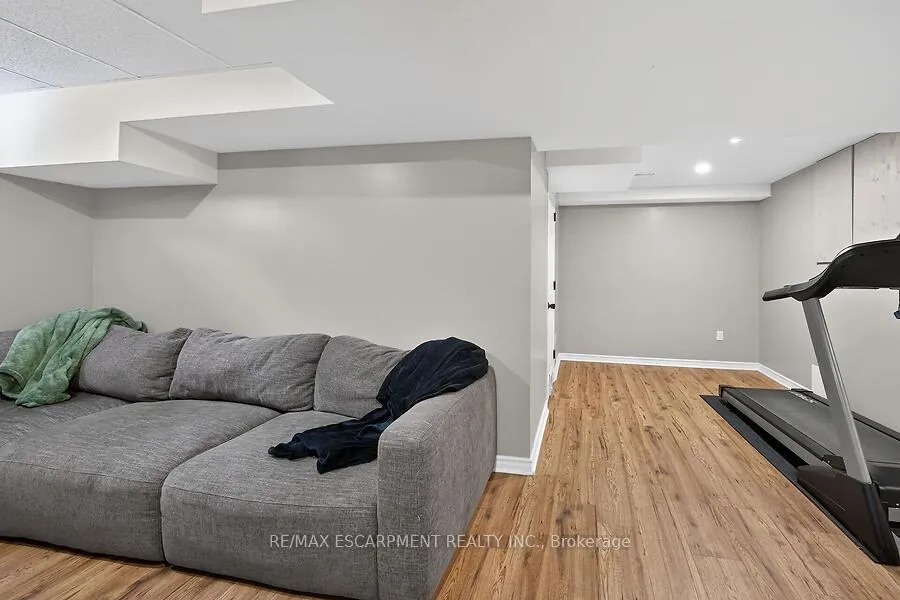 Photo 35 of 53 Pinewoods Drive, Hamilton, Stoney Creek Mountain — HOMEH