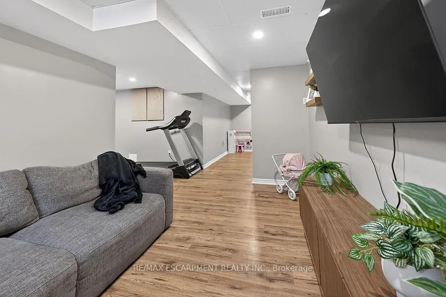 Photo 36 of 53 Pinewoods Drive, Hamilton, Stoney Creek Mountain — HOMEH