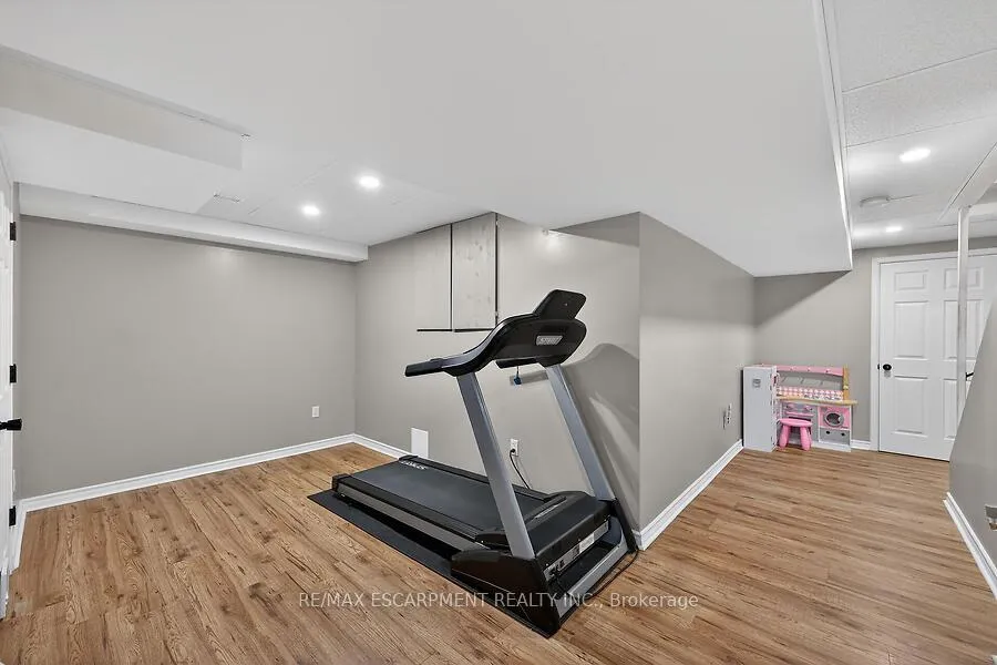 Photo 37 of 53 Pinewoods Drive, Hamilton, Stoney Creek Mountain — HOMEH