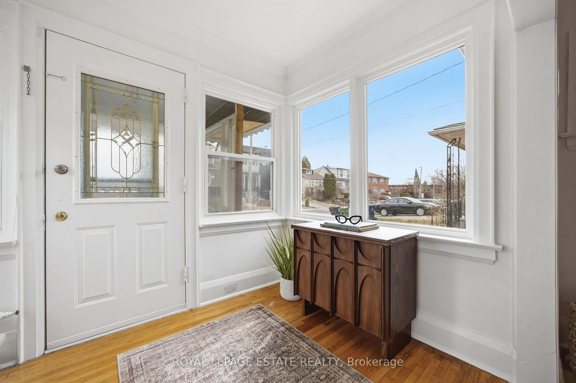 Photo 3 of 22 Medford Avenue, Scarborough, Oakridge — HOMEH