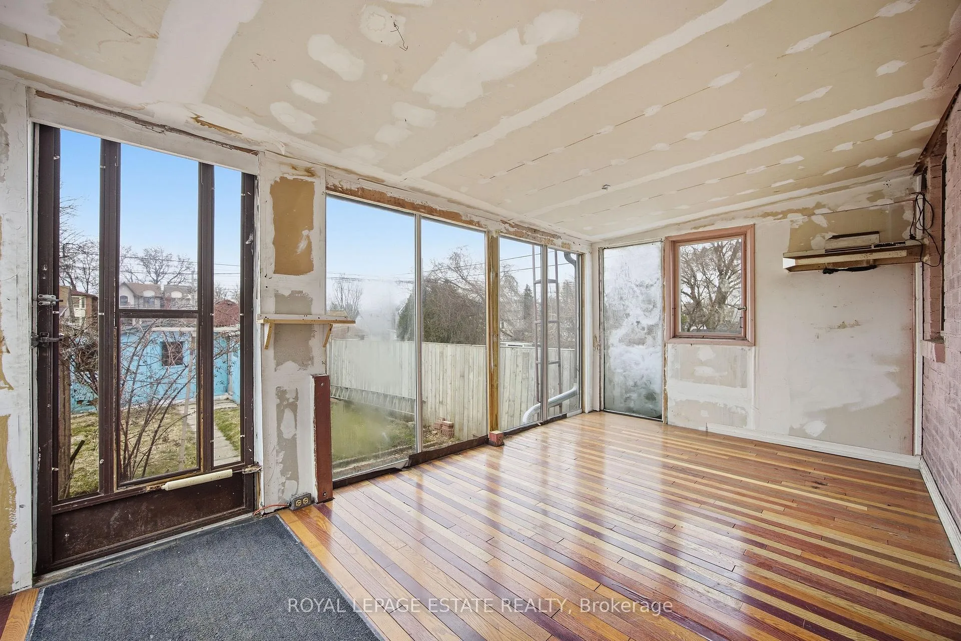 Photo 12 of 22 Medford Avenue, Scarborough, Oakridge — HOMEH