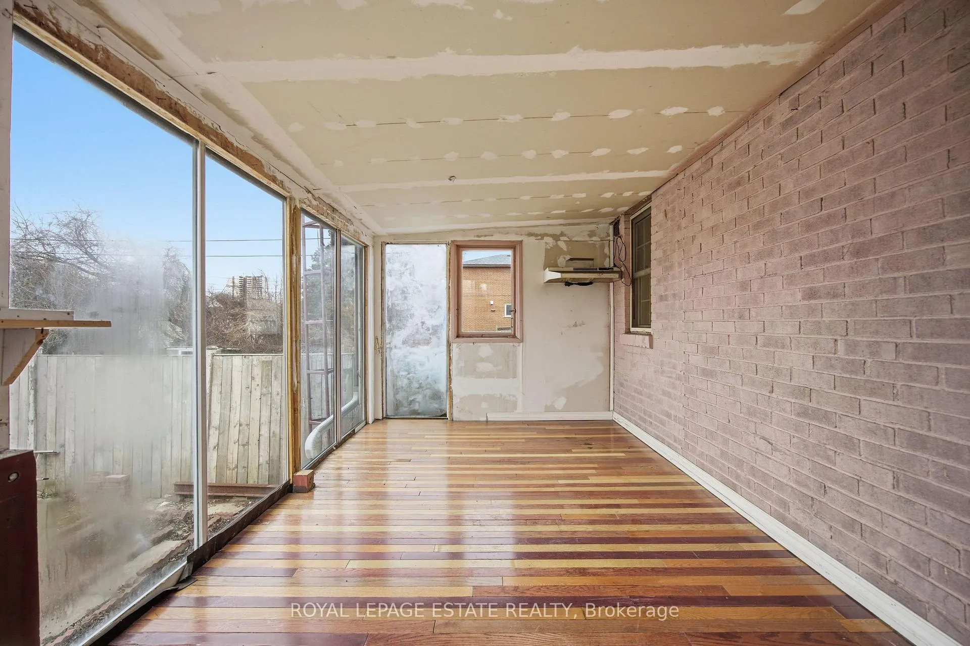 Photo 13 of 22 Medford Avenue, Scarborough, Oakridge — HOMEH