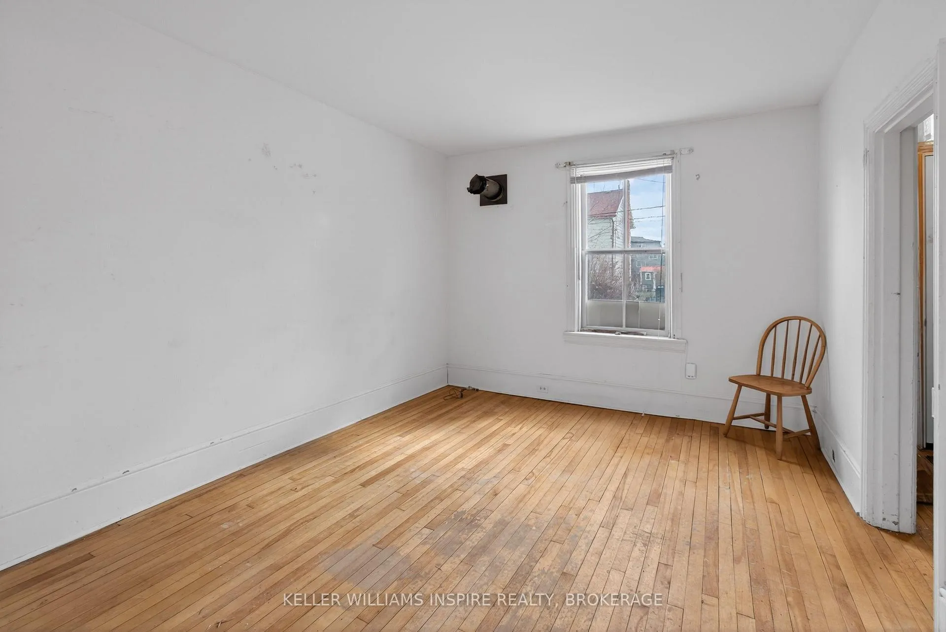 Photo 11 of 10 Redan Street, Kingston, East of Sir John A. Blvd — HOMEH
