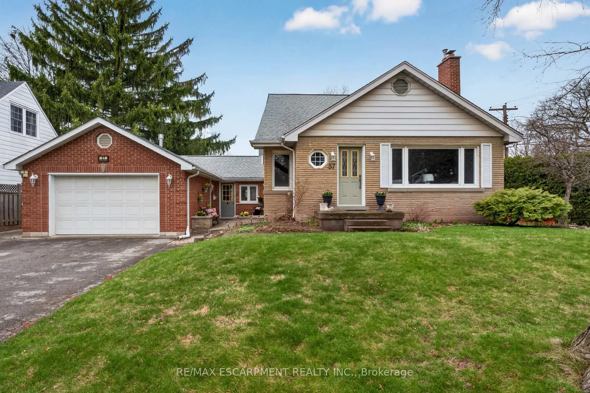 Photo 1 of 57 Park Avenue E, Burlington, LaSalle — HOMEH