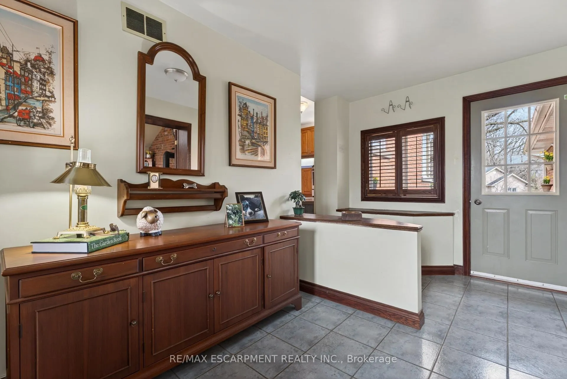 Photo 9 of 57 Park Avenue E, Burlington, LaSalle — HOMEH