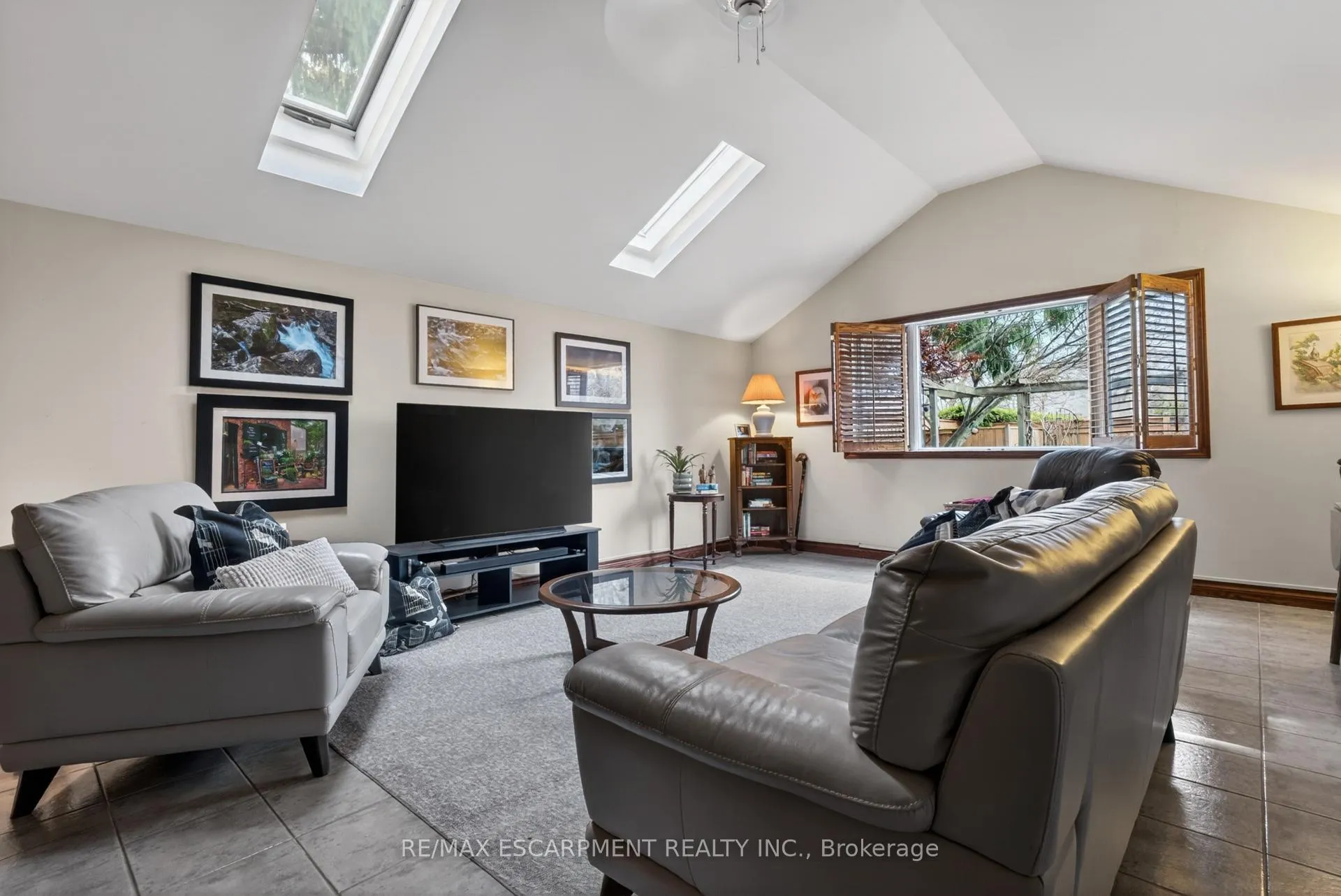 Photo 11 of 57 Park Avenue E, Burlington, LaSalle — HOMEH