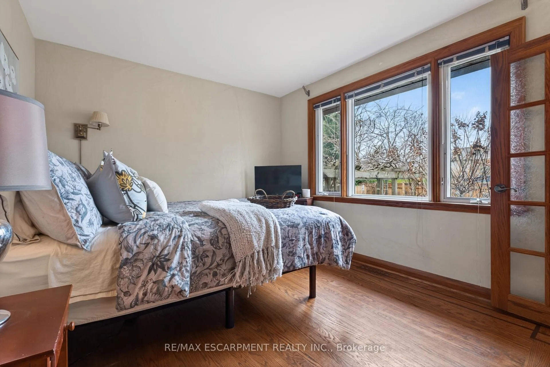 Photo 12 of 57 Park Avenue E, Burlington, LaSalle — HOMEH
